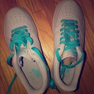 Women’s Low Airforce 1s